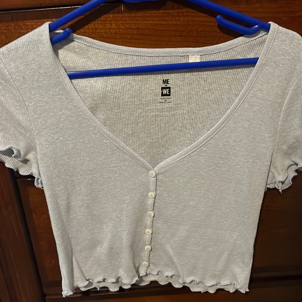 Super cute button up top